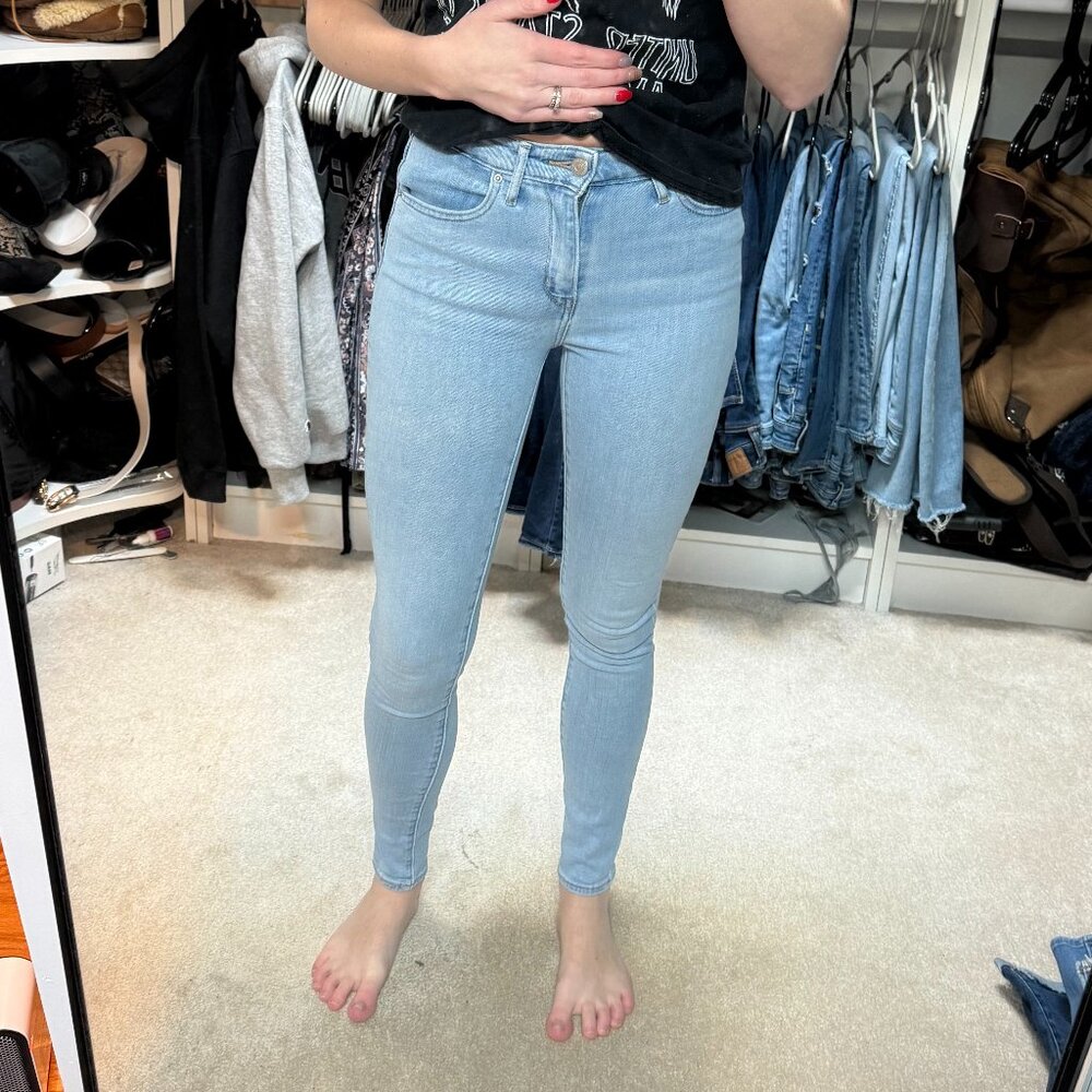 Levi's High Rise Skinny Jeans - Picture 4 of 8